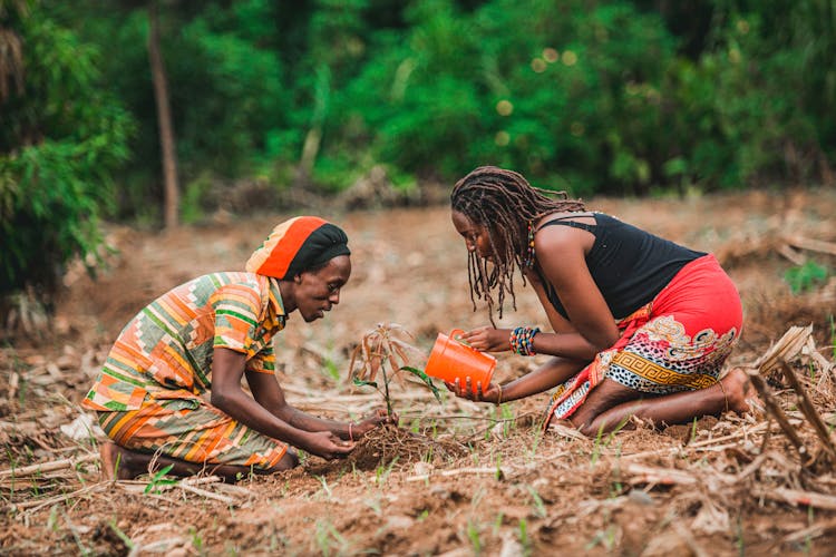 Ugandan women farming